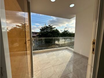 CASA EN VENTA DE 3 DORMITORIOS EN CONJUNTO VILLA MARA, SUR DE MANTA