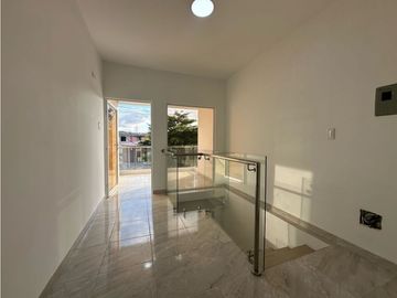 CASA EN VENTA DE 3 DORMITORIOS EN CONJUNTO VILLA MARA, SUR DE MANTA