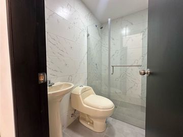 CASA EN VENTA DE 3 DORMITORIOS EN CONJUNTO VILLA MARA, SUR DE MANTA