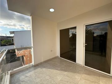 CASA EN VENTA DE 3 DORMITORIOS EN CONJUNTO VILLA MARA, SUR DE MANTA