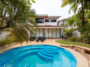 VENTA CASA DUPLEX  EN OBARRIO, AMOBLADA CON PISCINA(10)