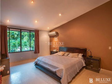 VENTA CASA DUPLEX  EN OBARRIO, AMOBLADA CON PISCINA(10)