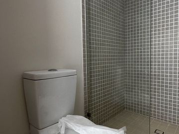 Departamento en venta en Lomas del Country con inquilino