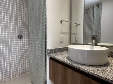 Departamento en venta en Lomas del Country con inquilino