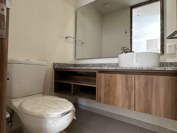 Departamento en venta en Lomas del Country con inquilino
