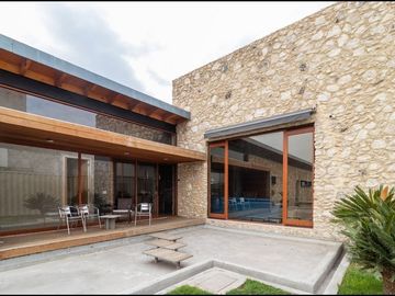 Moderna casa de lujo en Villas del Mesón Juriquill