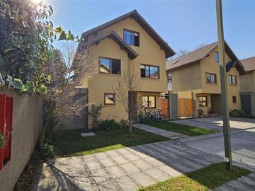 Casa en Venta en Maria Monvel,& Carlos Silva Vildosola