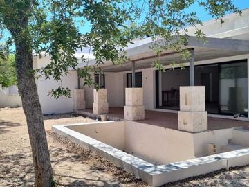Casa en VENTA en Yucatán Country Club. Privada Kutz