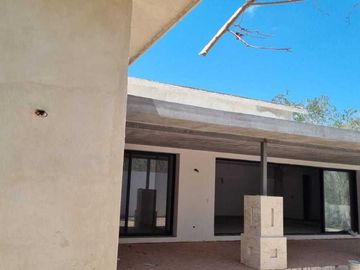 Casa en VENTA en Yucatán Country Club. Privada Kutz