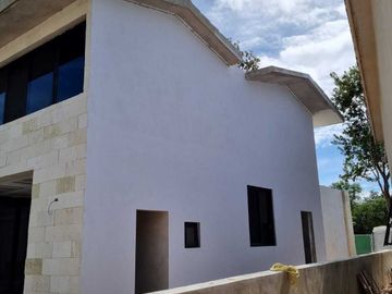 CASA en PRE VENTA en Club de Golf Yucatán Country Club. Privada Kutz Merida, Yuc