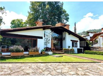 CASA EN VENTA EN AVNDARO / CONDOMINIO