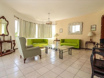 Imponente Casa con Amplios Espacios en Santa Fe