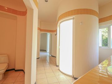 Imponente Casa con Amplios Espacios en Santa Fe