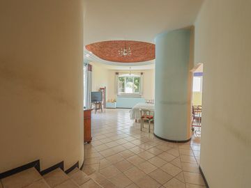 Imponente Casa con Amplios Espacios en Santa Fe