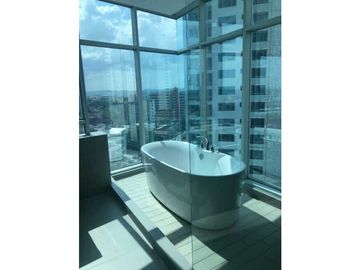 APARTAMENTO EN VENTA PH YACHT CLUB VISTA AL MAR.