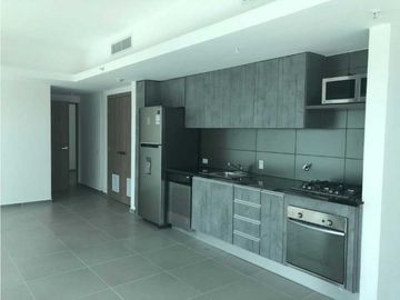 APARTAMENTO EN VENTA PH YACHT CLUB VISTA AL MAR.