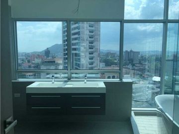 APARTAMENTO EN VENTA PH YACHT CLUB VISTA AL MAR.