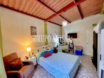 REBAJADA! Se Vende Hermosa Casa en Altos de Cerro Azul