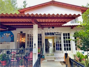 REBAJADA! Se Vende Hermosa Casa en Altos de Cerro Azul