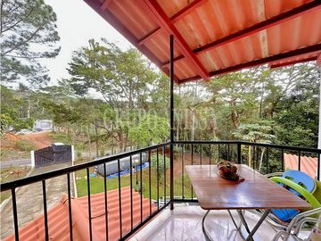 REBAJADA! Se Vende Hermosa Casa en Altos de Cerro Azul