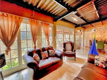REBAJADA! Se Vende Hermosa Casa en Altos de Cerro Azul