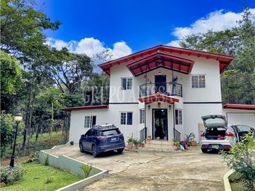 REBAJADA! Se Vende Hermosa Casa en Altos de Cerro Azul