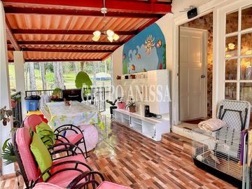 REBAJADA! Se Vende Hermosa Casa en Altos de Cerro Azul