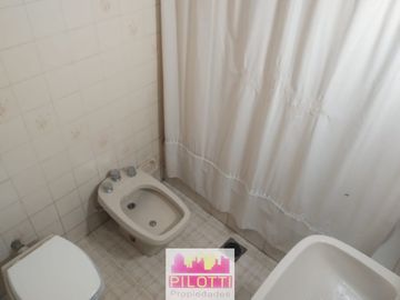 Casa en venta de 4 dormitorios c/ cochera en La Falda