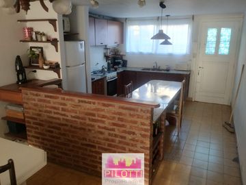 Casa en venta de 4 dormitorios c/ cochera en La Falda