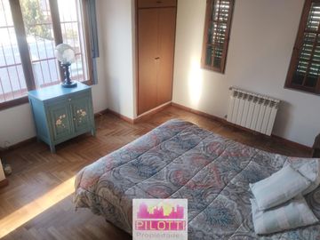Casa en venta de 4 dormitorios c/ cochera en La Falda