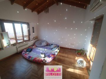 Casa en venta de 4 dormitorios c/ cochera en La Falda