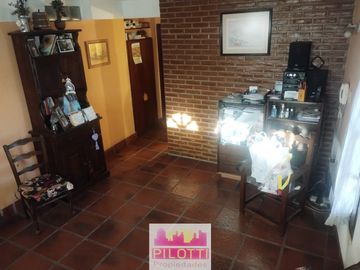 Casa en venta de 4 dormitorios c/ cochera en La Falda