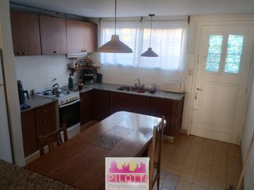 Casa en venta de 4 dormitorios c/ cochera en La Falda