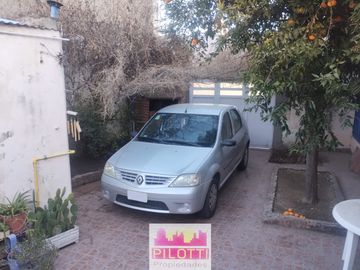 Casa en venta de 4 dormitorios c/ cochera en La Falda