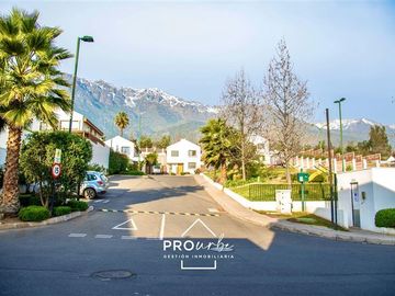 Casa en Venta en Condominio Cumbres de Peñalolén