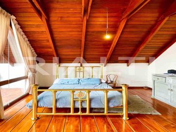 Casa en venta 3 cuadras de la Eloy Alfaro y Portugal