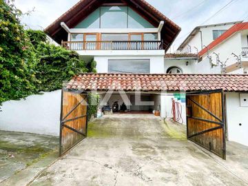 Casa en venta 3 cuadras de la Eloy Alfaro y Portugal