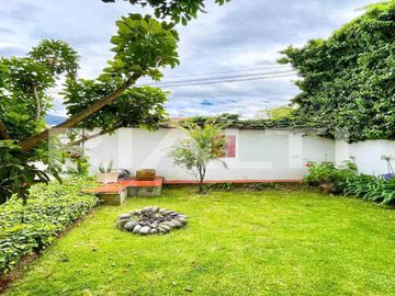 Casa en venta 3 cuadras de la Eloy Alfaro y Portugal