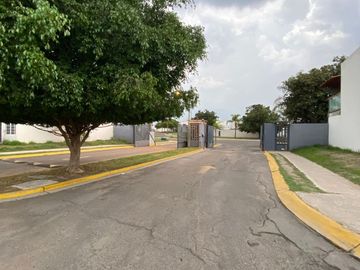 CASA EN REAL DEL VALLE, FRACC LA ARBOLEDA CON TERRAZA TECHADA
