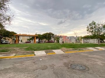 CASA EN REAL DEL VALLE, FRACC LA ARBOLEDA CON TERRAZA TECHADA