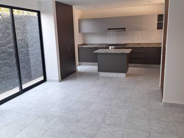 ESTRENA CASA EN EL 