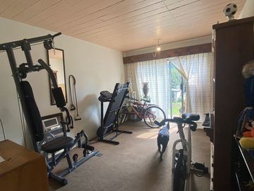 CASA EN VENTA, PARA ACTUALIZAR, EN LAS ARBOLEDAS, VIGILANCIA, JARDIN.