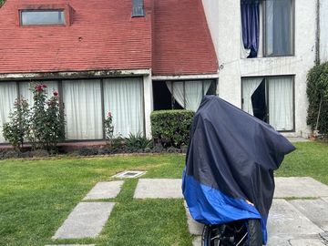 CASA EN VENTA, PARA ACTUALIZAR, EN LAS ARBOLEDAS, VIGILANCIA, JARDIN.