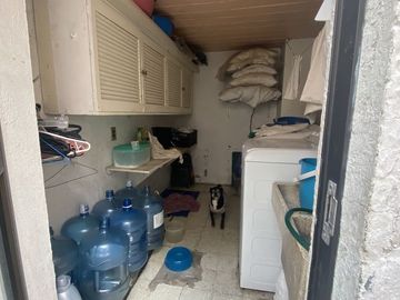 CASA EN VENTA, PARA ACTUALIZAR, EN LAS ARBOLEDAS, VIGILANCIA, JARDIN.