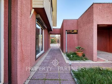 ¡Excelente ubicación! Casa en Las Condes , con buen terreno, Cercano metro Manquehue. Gerónimo  de Alderete