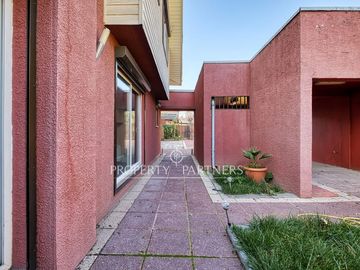 ¡Excelente ubicación! Casa en Las Condes , con buen terreno, Cercano metro Manquehue. Gerónimo  de Alderete