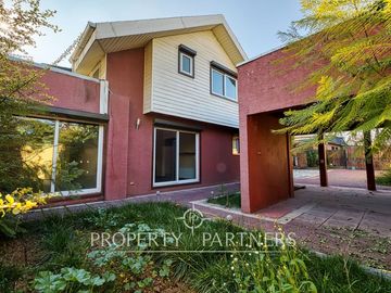¡Excelente ubicación! Casa en Las Condes , con buen terreno, Cercano metro Manquehue. Gerónimo  de Alderete