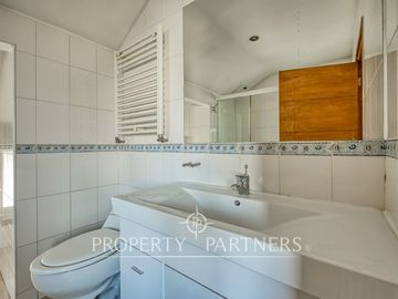 ¡Excelente ubicación! Casa en Las Condes , con buen terreno, Cercano metro Manquehue. Gerónimo  de Alderete
