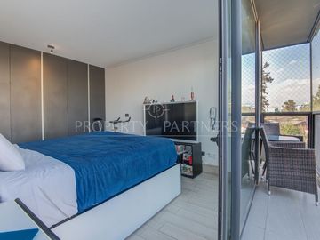 Departamento en venta amoblado, tranquila calle cerca de Escuela de Carabineros.