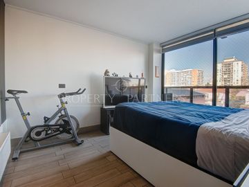 Departamento en venta amoblado, tranquila calle cerca de Escuela de Carabineros.